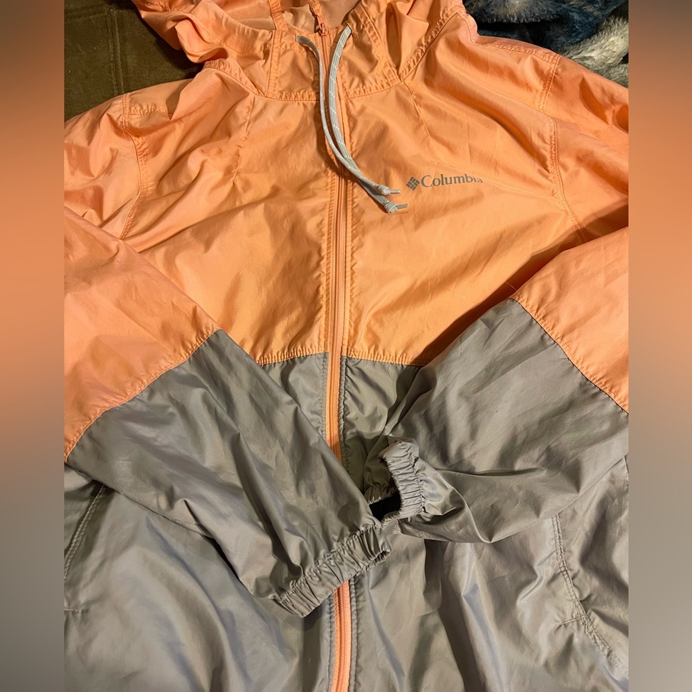 Columbia wind breaker